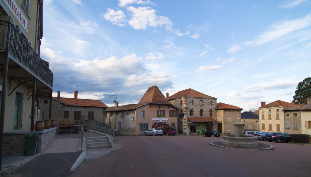 Gites Le Lancelot Ambierle Luaran gambar